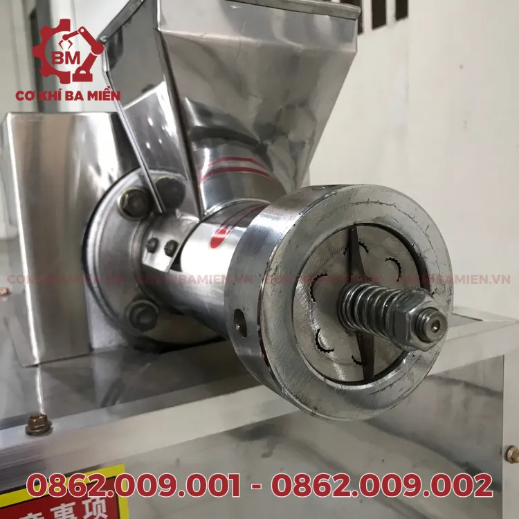 Dao cắt của máy làm nui