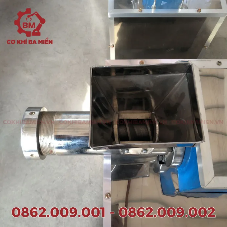 Motor và mũi khoan máy làm nui