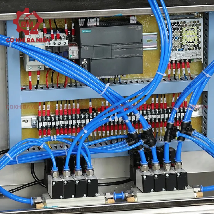 Máy chiết rót 4 vòi tự động