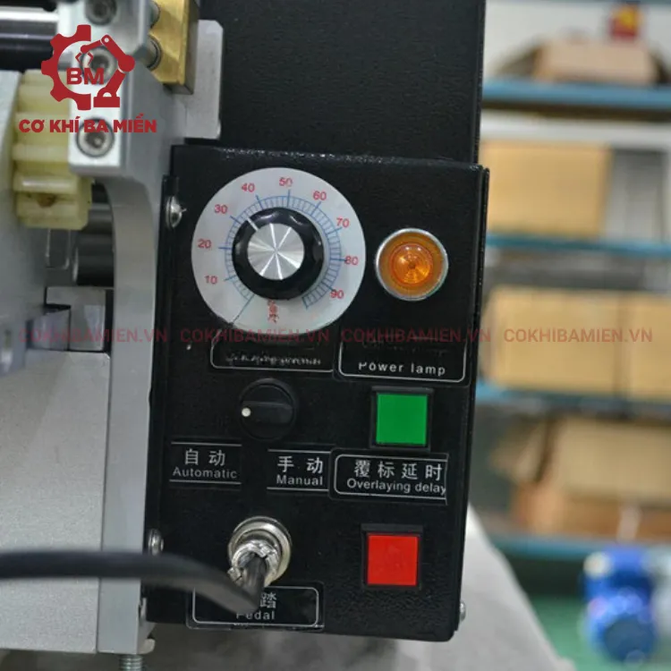 Máy dán nhãn hồ keo