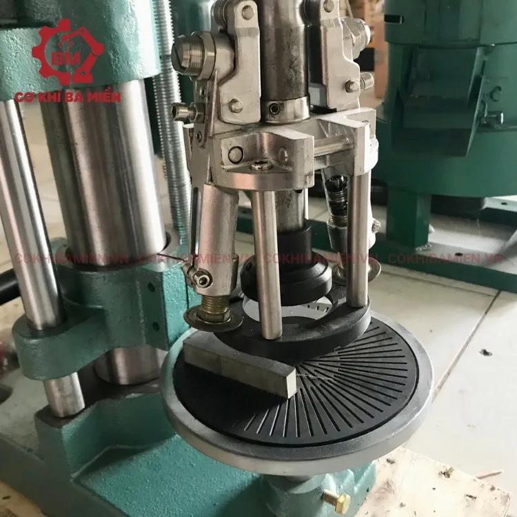 Máy đóng nắp hủ gia vị